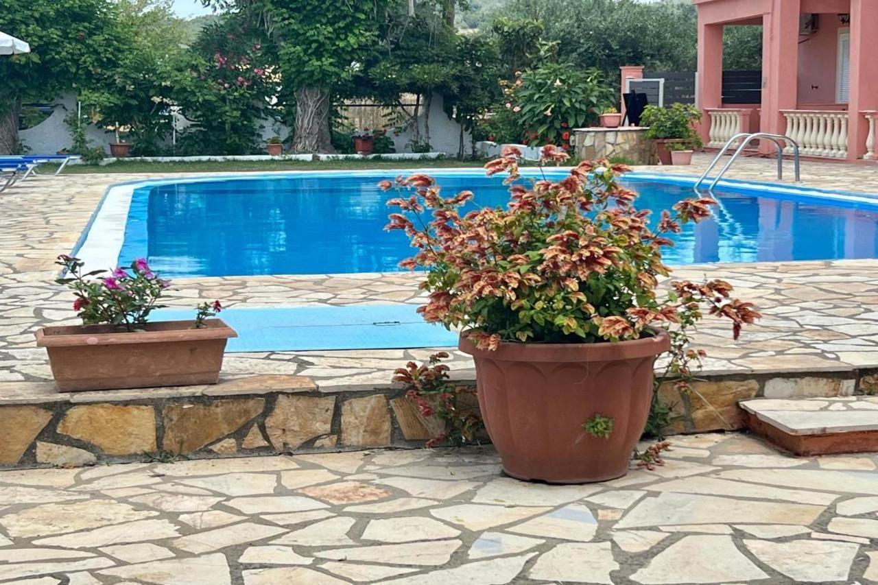 圣乔治斯Elena Pool公寓式酒店 外观 照片